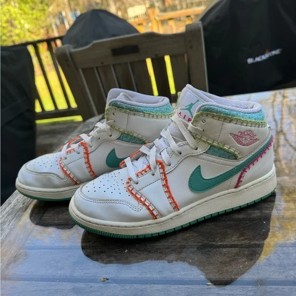 Nike Air Jordan 1 Mid SE Multi Stitch 6.5 Youth/8 Women’s - Picture 4 of 9